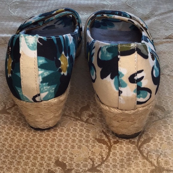 Lifestride Blue Floral Wedge Shoe Size 9 - Picture 3 of 6